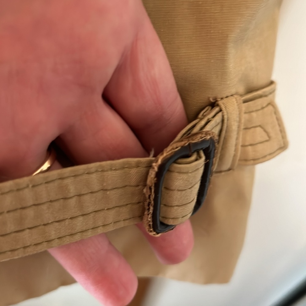 Brown vintage raincoat. - Picture 13 of 16